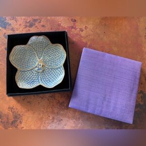 Celadon Wild Orchid Keepsakes‎ Plate in Silk Box